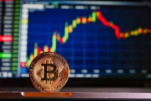 Ilustração do guia sobre Preço do Bitcoin Recorde: Especialistas Preveem $100 Mil